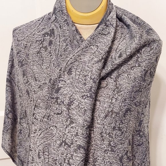 Paisley Print Fringed Shawl, Wrap, Scarf in Black and LIght Gray OS - Picture 5 of 7